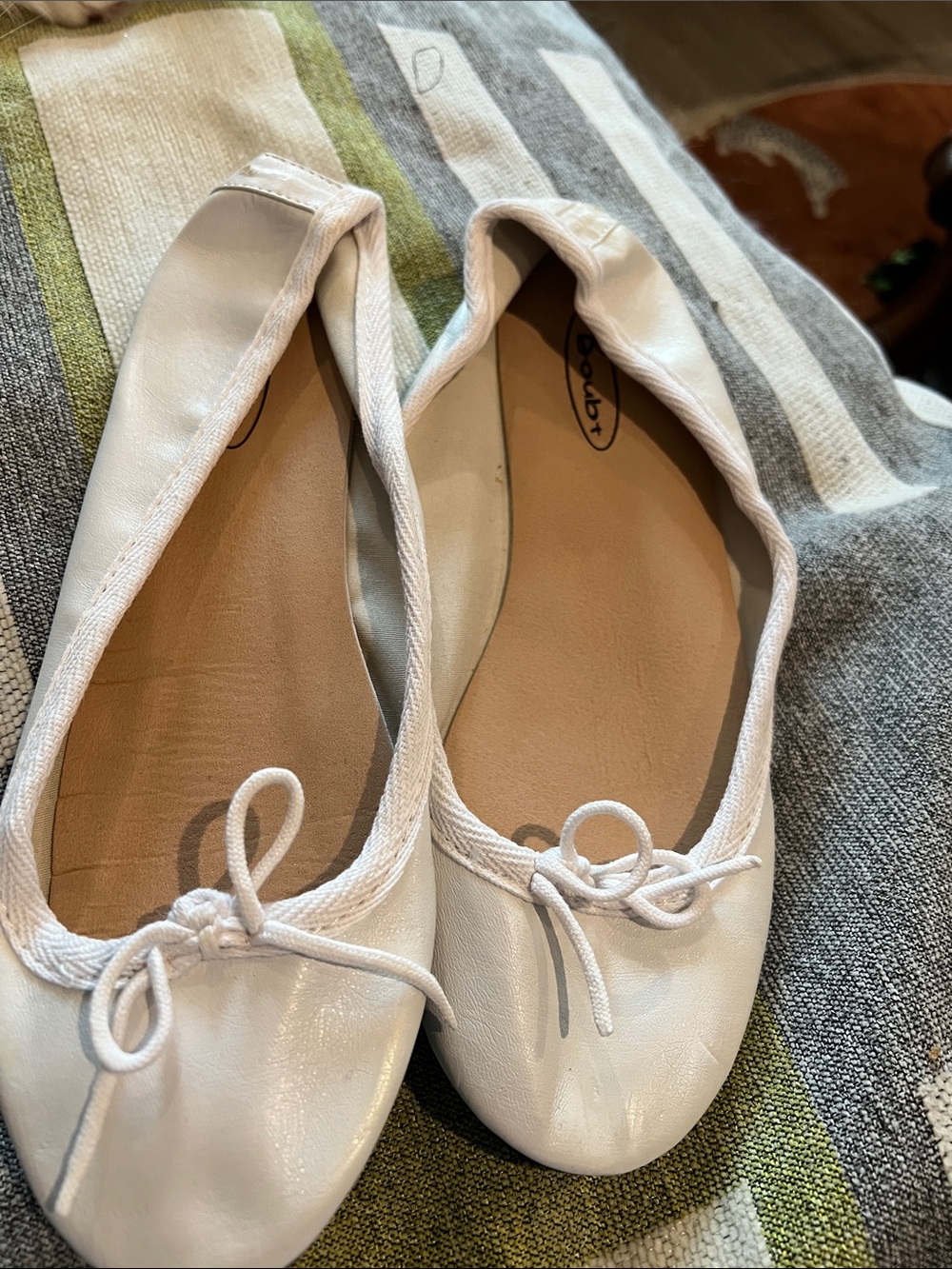 AEROSOLES White Women's Bow Ballet Flats
